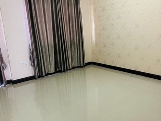 Casa adosada en venta de 3 habitaciones en Phan Thong, Chonburi