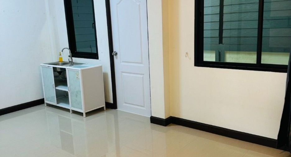 Casa adosada en venta de 3 habitaciones en Phan Thong, Chonburi