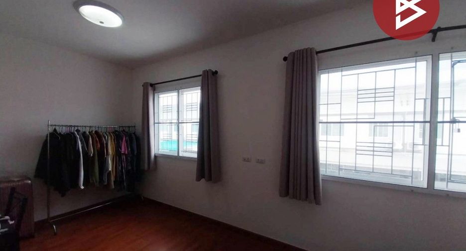 À vendre 3 chambres maison de ville à Sam Phran, Nakhon Pathom