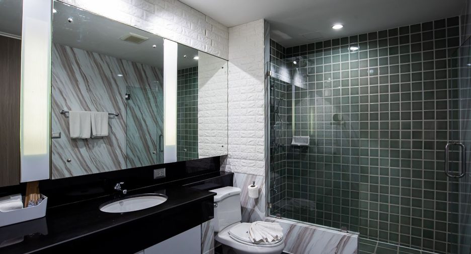 For rent 3 bedrooms apartment in Pathum Wan, Bangkok