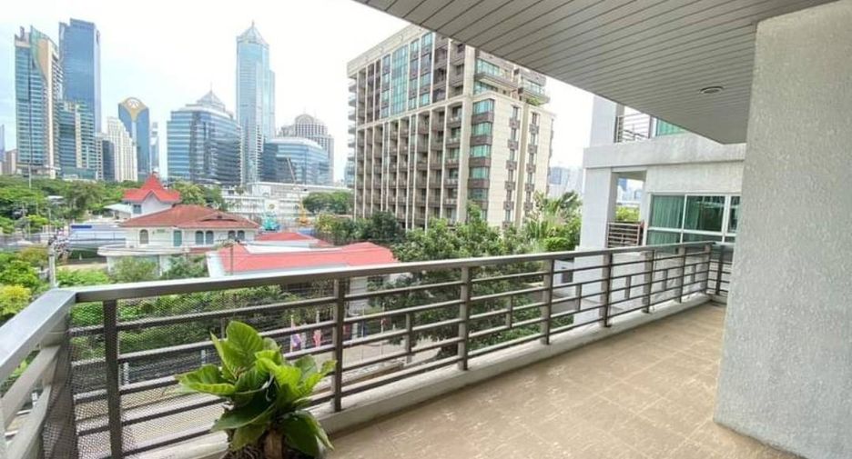 For rent 3 bedrooms apartment in Pathum Wan, Bangkok