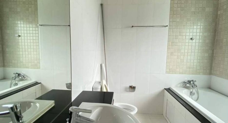 For rent 3 bedrooms apartment in Pathum Wan, Bangkok