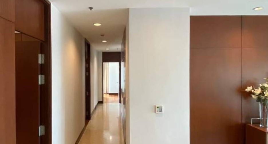 For rent 3 bedrooms apartment in Pathum Wan, Bangkok