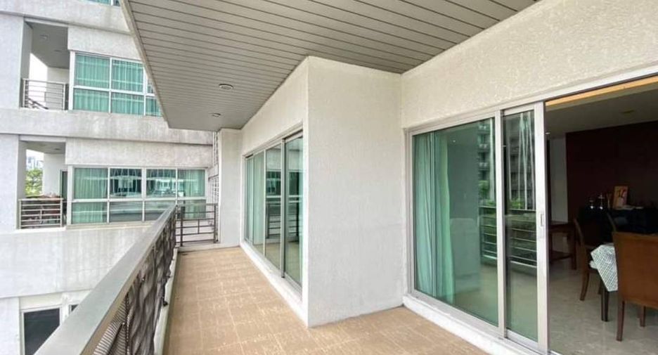 For rent 3 bedrooms apartment in Pathum Wan, Bangkok