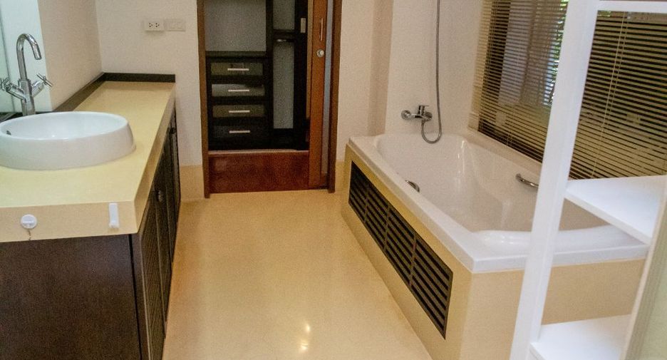 Apartamento en alquiler de 4 habitaciones en Watthana, Bangkok