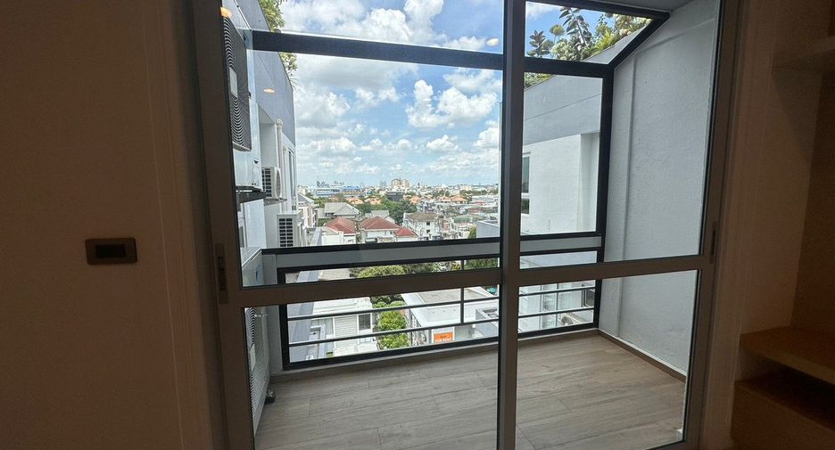 Apartment zur Miete mit 4 Zimmer in Khlong Toei, Bangkok