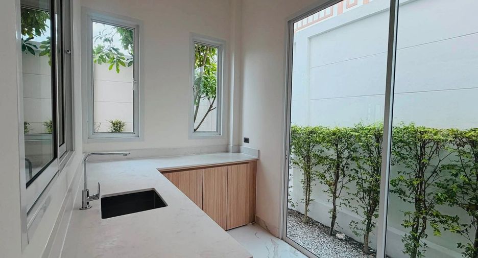 For rent 3 bedrooms villa in Bang Lamung, Chonburi