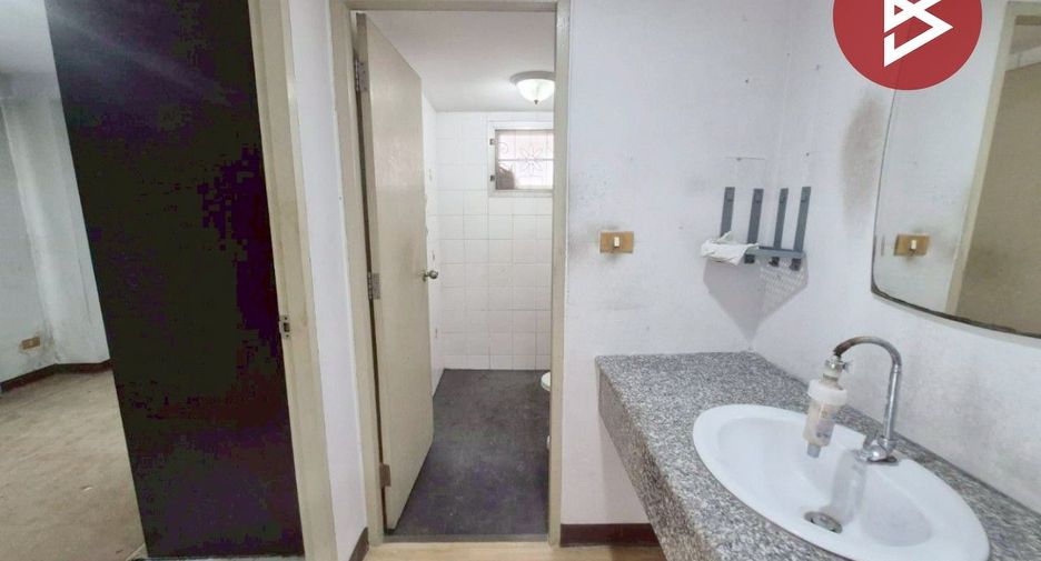 For sale 2 bedrooms condo in Mueang Samut Prakan, Samut Prakan