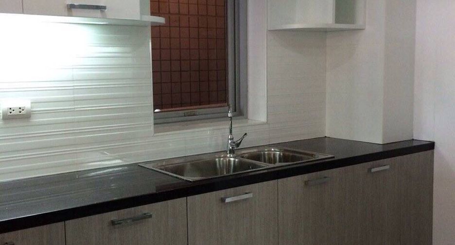 For rent 3 bedrooms apartment in Pathum Wan, Bangkok