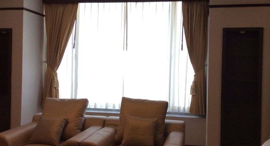 For rent 3 bedrooms apartment in Pathum Wan, Bangkok