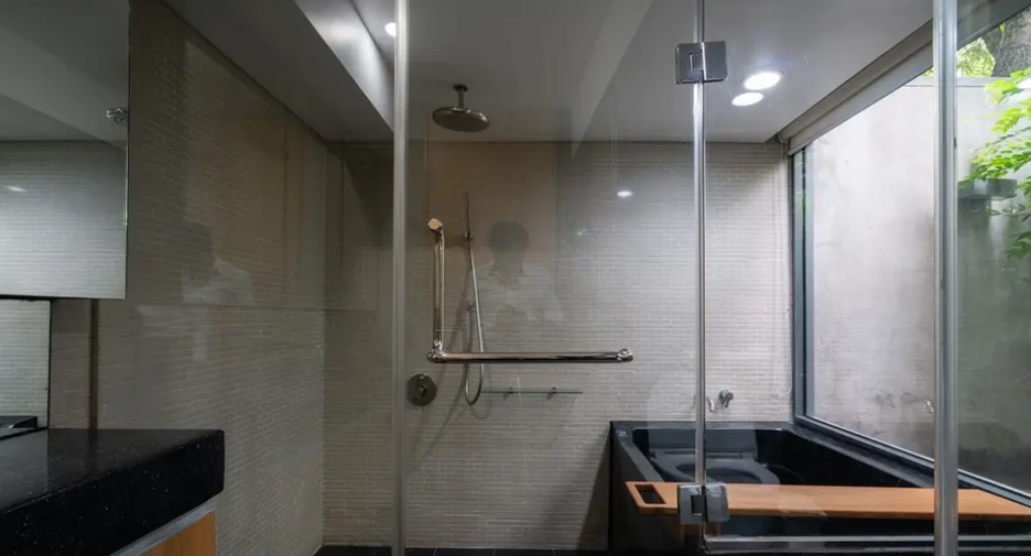 For rent and for sale 3 bedrooms apartment in Watthana, Bangkok