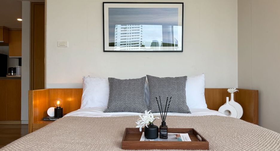 For rent 2 bedrooms apartment in Watthana, Bangkok
