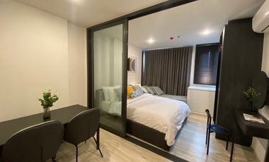 Apartamento en alquiler de 1 habitaciones en Huai Khwang, Bangkok