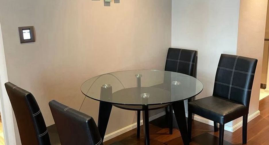 For rent 2 bedrooms apartment in Khlong Toei, Bangkok