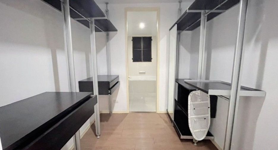 For rent and for sale 2 bedrooms apartment in Huai Khwang, Bangkok
