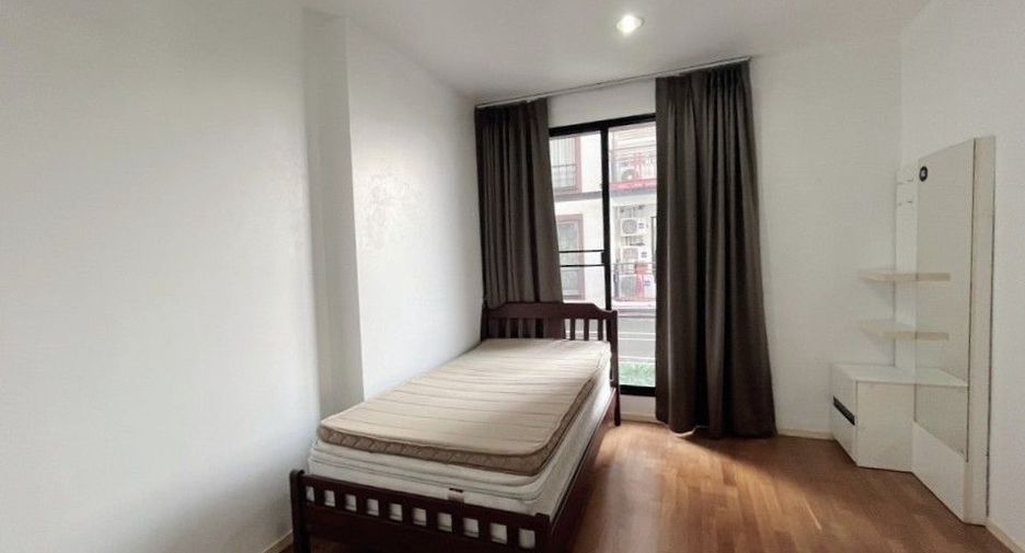 For rent and for sale 2 bedrooms apartment in Huai Khwang, Bangkok