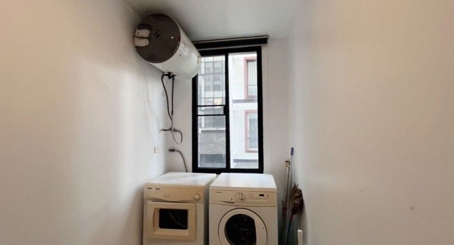 For rent and for sale 2 bedrooms apartment in Huai Khwang, Bangkok