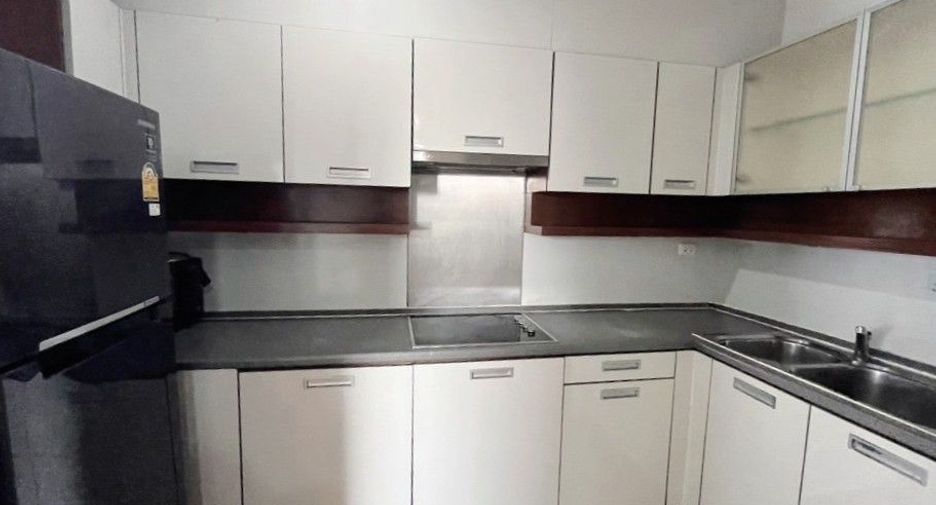 For rent and for sale 2 bedrooms apartment in Huai Khwang, Bangkok