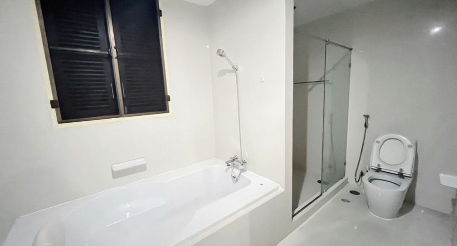 For rent and for sale 2 bedrooms apartment in Huai Khwang, Bangkok