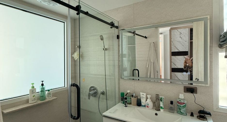 For sale 2 bedrooms apartment in Watthana, Bangkok