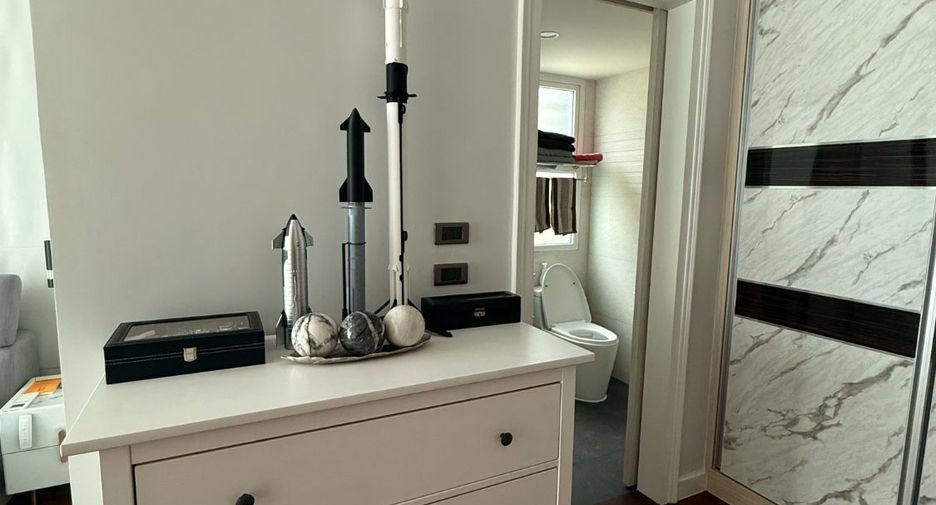 For sale 2 bedrooms apartment in Watthana, Bangkok