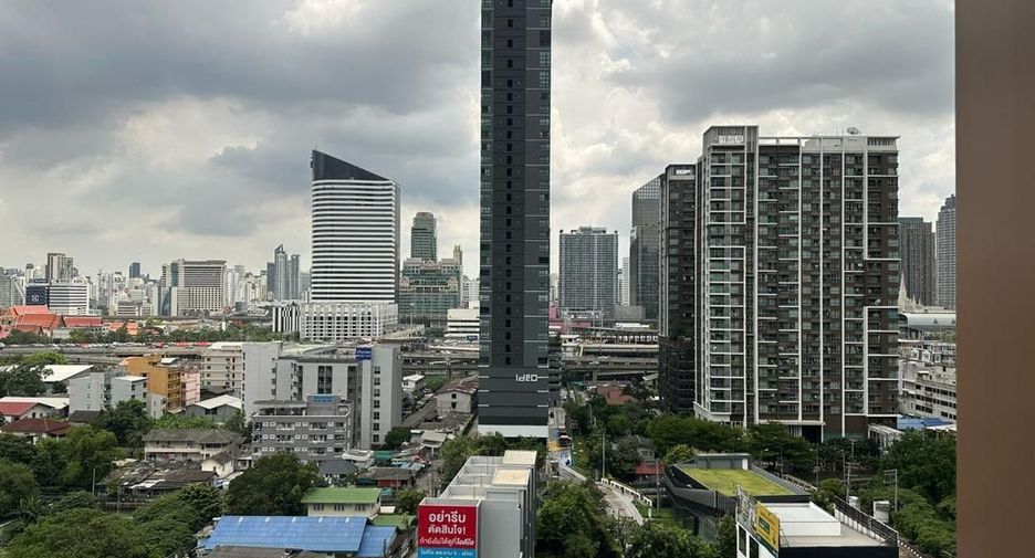 For rent 2 bedrooms apartment in Huai Khwang, Bangkok
