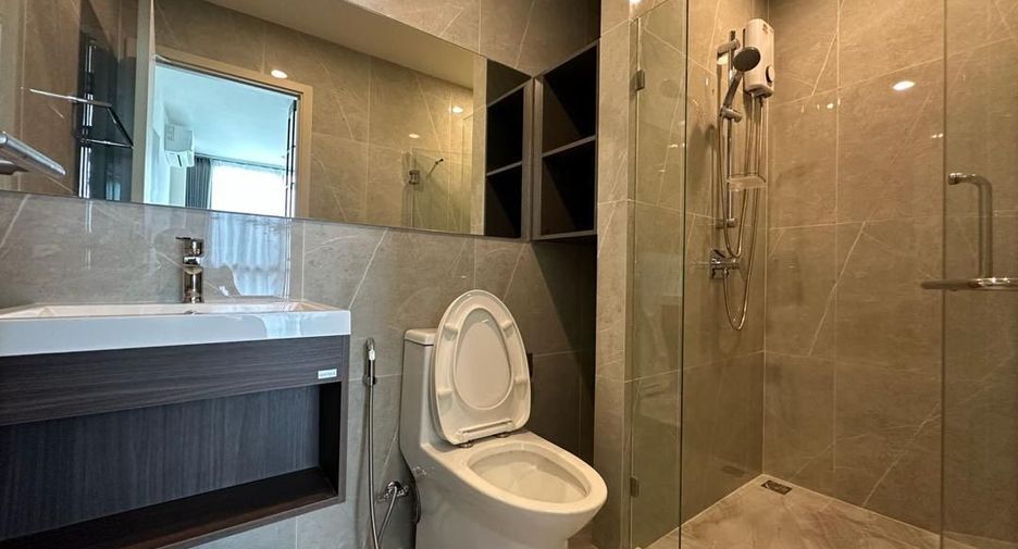 For rent 2 bedrooms apartment in Huai Khwang, Bangkok