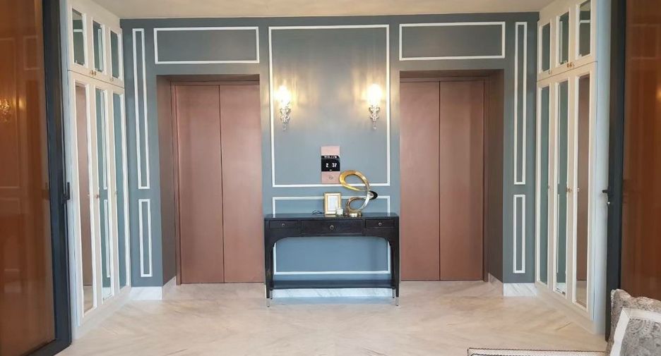 For rent 2 bedrooms apartment in Watthana, Bangkok