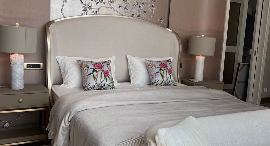 For rent and for sale 6 bedrooms apartment in Khlong San, Bangkok