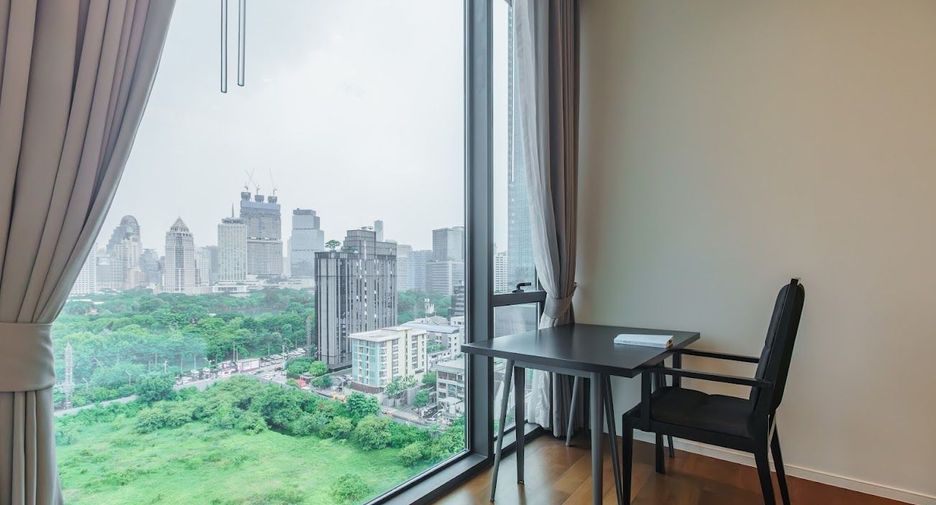 À louer et à vendre 2 chambres appartement à Pathum Wan, Bangkok