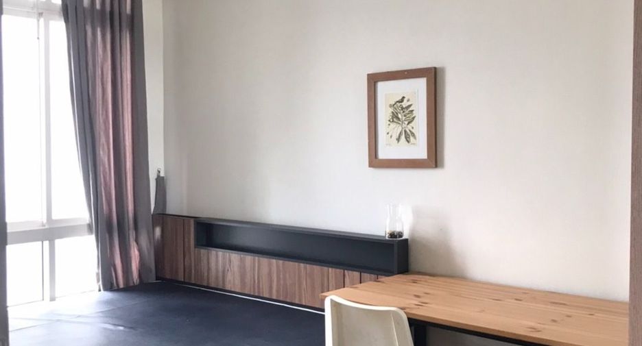 For rent 2 bedrooms condo in Phra Khanong, Bangkok