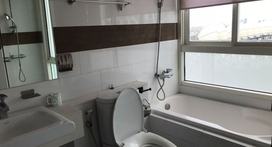 For rent 2 bedrooms condo in Phra Khanong, Bangkok