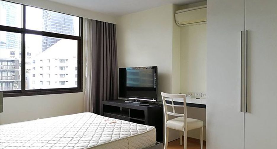 For rent 3 bedrooms condo in Khlong Toei, Bangkok