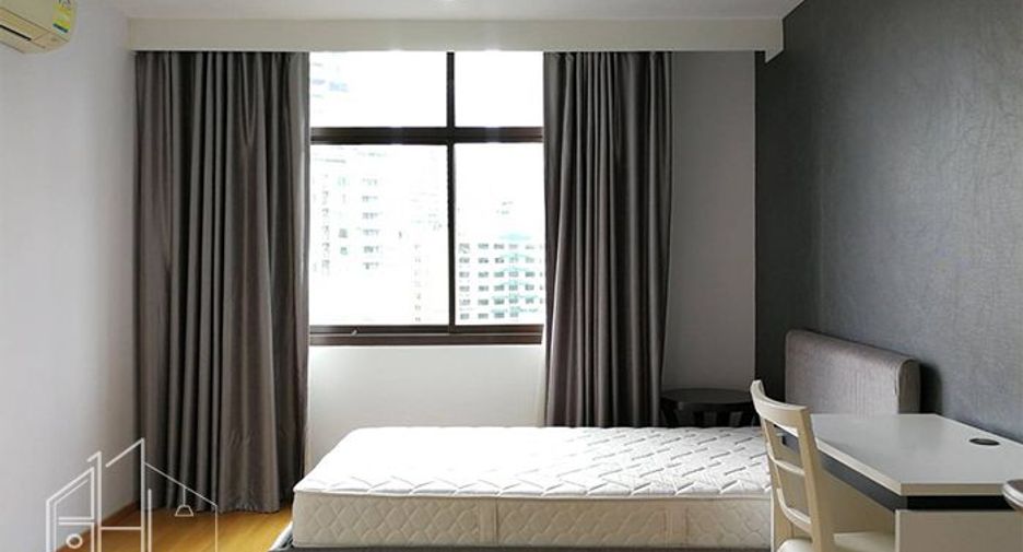 For rent 3 bedrooms condo in Khlong Toei, Bangkok