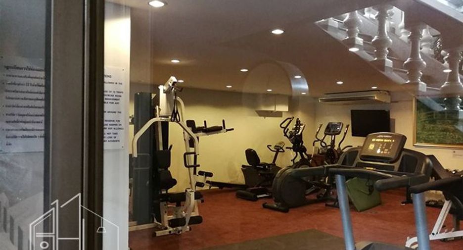 For rent 3 bedrooms apartment in Khlong Toei, Bangkok