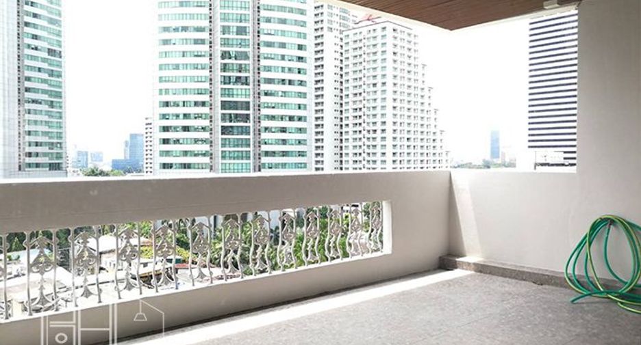 For rent 3 bedrooms apartment in Khlong Toei, Bangkok