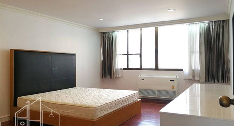 For rent 3 bedrooms apartment in Khlong Toei, Bangkok