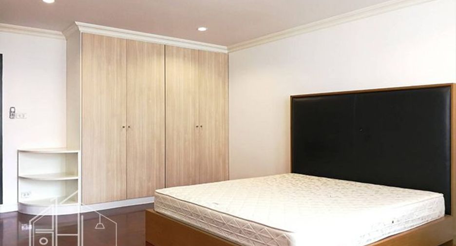 For rent 3 bedrooms apartment in Khlong Toei, Bangkok