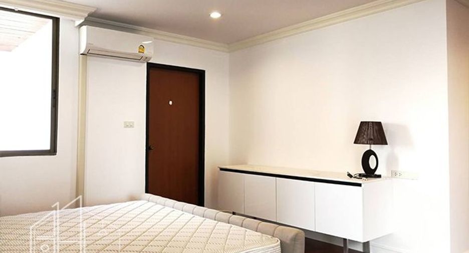 For rent 3 bedrooms apartment in Khlong Toei, Bangkok