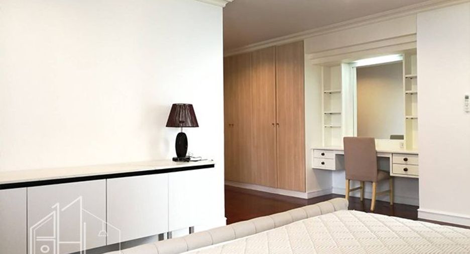 For rent 3 bedrooms apartment in Khlong Toei, Bangkok