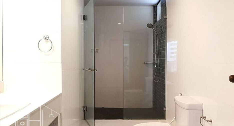 For rent 3 bedrooms apartment in Khlong Toei, Bangkok