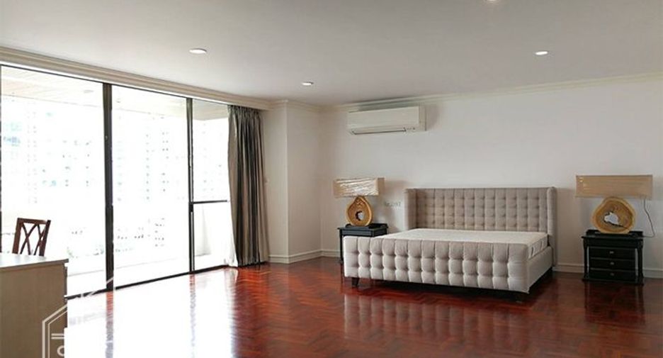 For rent 3 bedrooms apartment in Khlong Toei, Bangkok