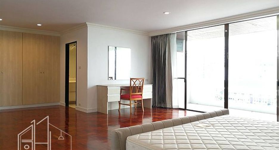 For rent 3 bedrooms apartment in Khlong Toei, Bangkok