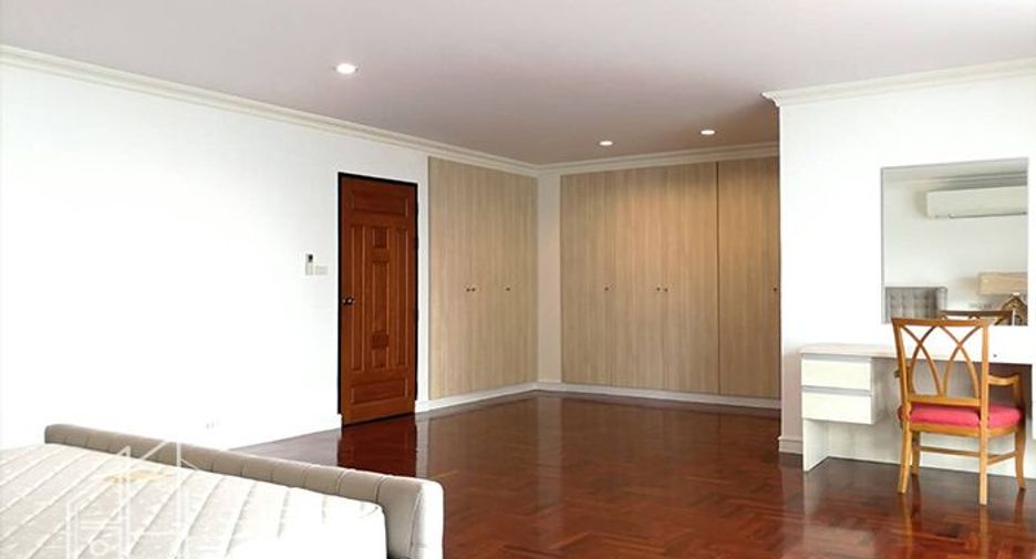 For rent 3 bedrooms apartment in Khlong Toei, Bangkok