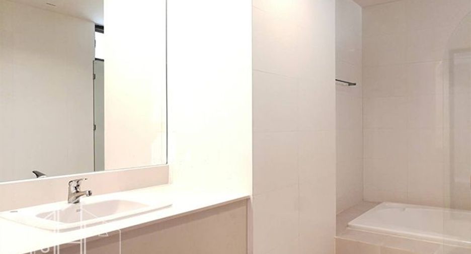 For rent 3 bedrooms apartment in Khlong Toei, Bangkok