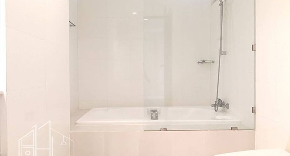 For rent 3 bedrooms apartment in Khlong Toei, Bangkok