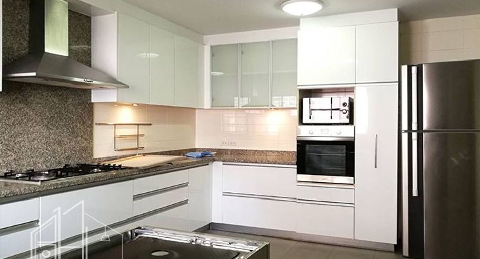 For rent 3 bedrooms condo in Khlong Toei, Bangkok