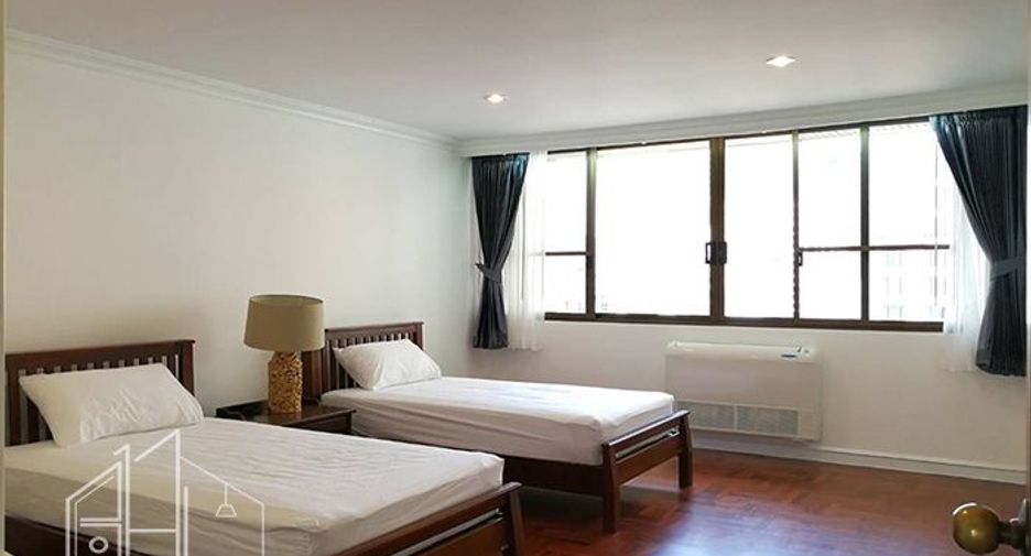 For rent 3 bedrooms condo in Khlong Toei, Bangkok