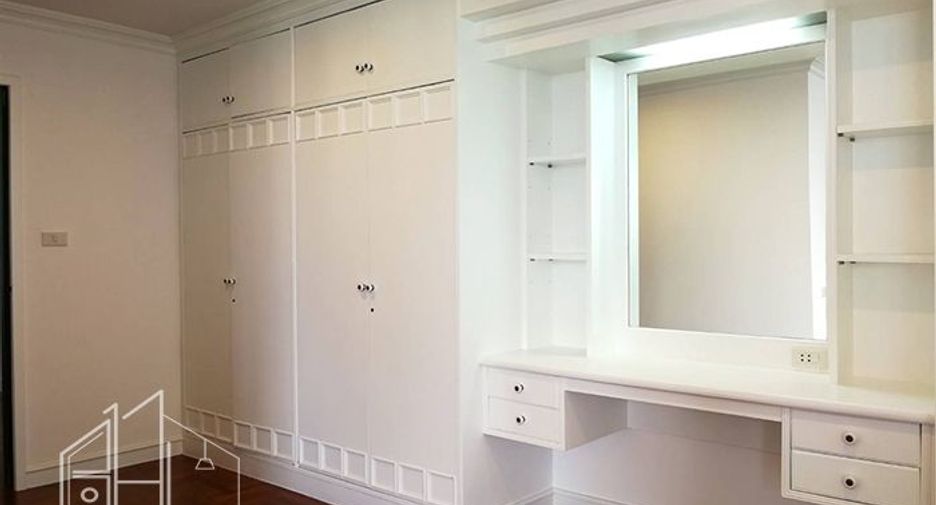 For rent 3 bedrooms condo in Khlong Toei, Bangkok