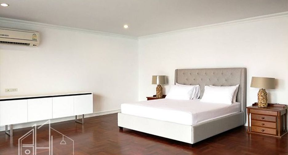 For rent 3 bedrooms condo in Khlong Toei, Bangkok